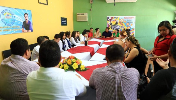 Piden alto a la migración infantil y son premiados