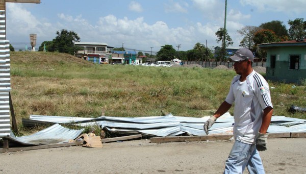 Limeños reclaman a alcaldía por proyectos abandonados