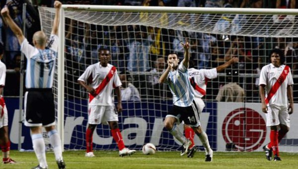 Argentina golea 4-0 a Perú y es semifinalista