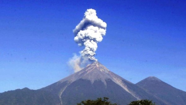 El volcán de Fuego de Guatemala registra entre cinco y siete explosiones por hora
