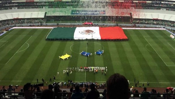 Afición mexicana abuchea el himno de Estados Unidos