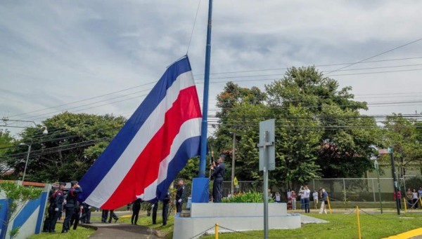 Costarricenses votan divididos por la religión y el matrimonio homosexual