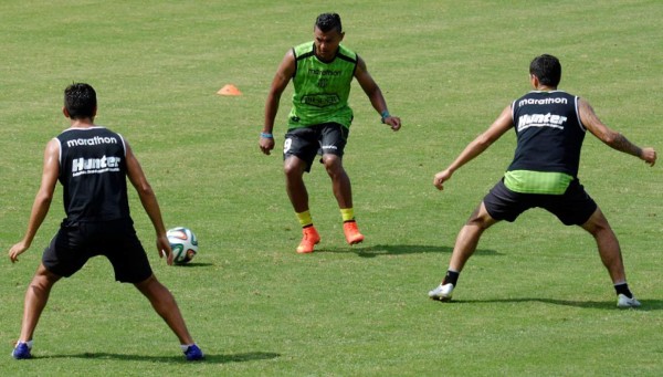 El hondureño Mario Martínez podría debutar el domingo