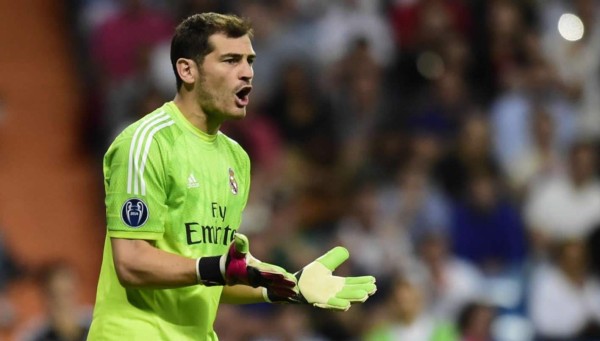 Casillas obsequió su camiseta a niño que recibió pelotazo