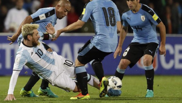 Messi enciende las alarmas por lesión ante Uruguay