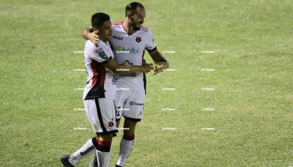 Alajuelense remontó y venció al Real España con golazos de Rojas y Alex López