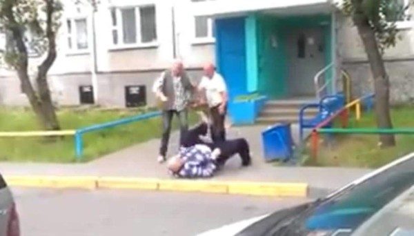 Divertida pelea de ancianos borrachos