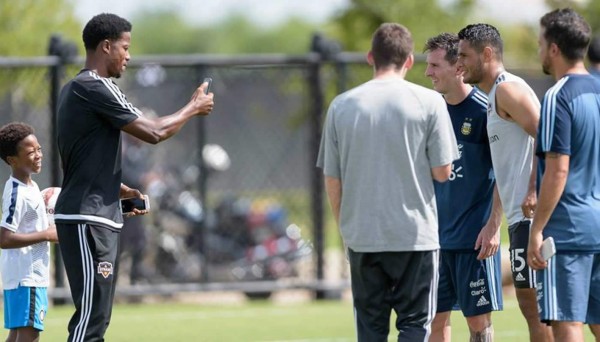 Hondureño Alexander López compartió con Messi