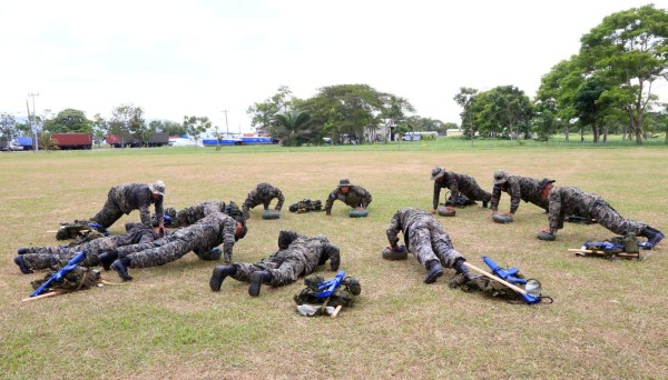 Marines de EUA adiestran a navales hondureños contra narcos