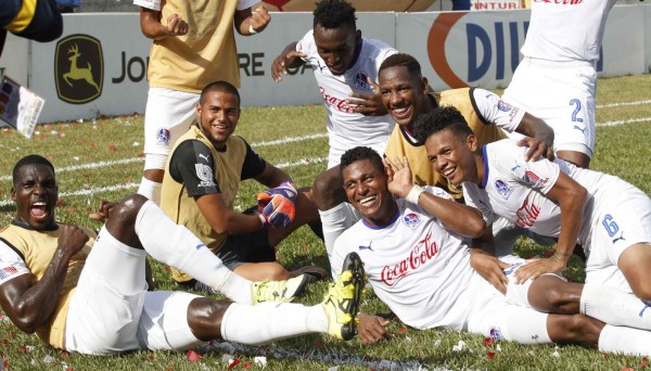 Olimpia pega primero y acaricia el título