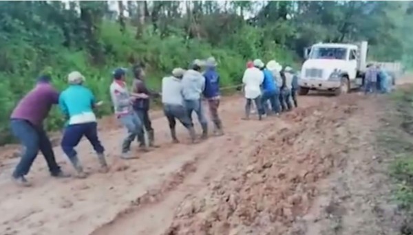 VIDEO: 'Misión imposible' transitar entre San Juan Intibucá y Mapulaca