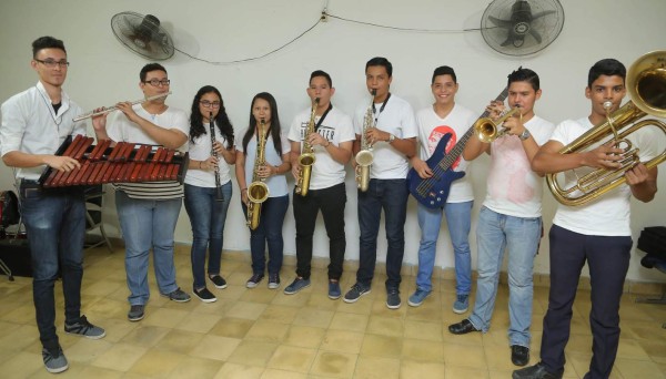 Jóvenes músicos de Honduras buscan apoyo para ofrecer conciertos en México