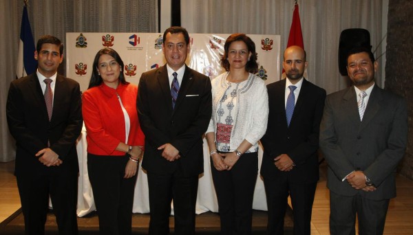 Noche de alianzas entre Honduras y Perú