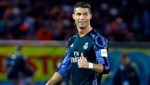 Cristiano Ronaldo se desnuda y presume las fotos  