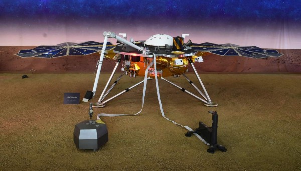 La sonda InSight de la NASA llega a Marte y envía la primera foto