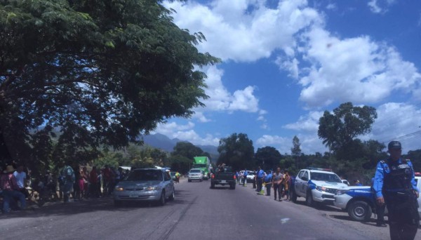 Desde vehículo en marcha acribillan a balazos a tres personas en Comayagua