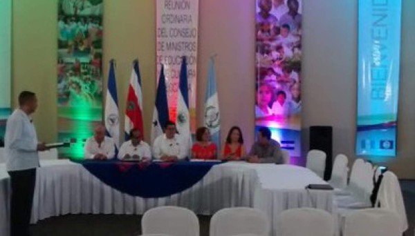 Secretarios de educación y de cultura de CA se reúnen en Tela