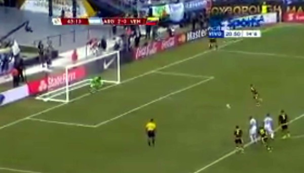 Venezolano Luis Seijas hace el ridículo fallando penal a lo Panenka