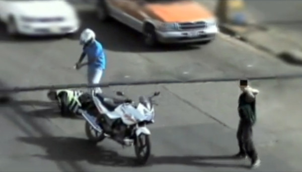 Como padre e hijo ejemplar recuerdan a policía asesinado