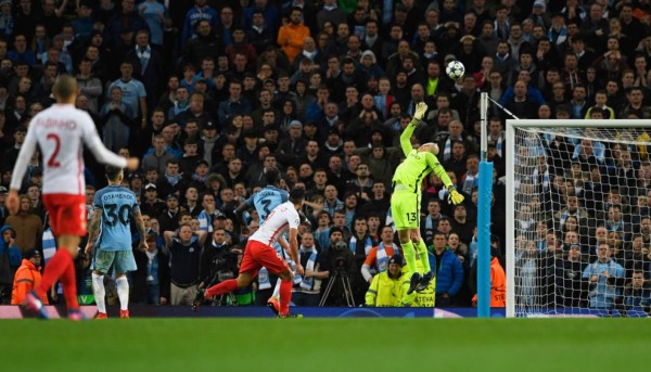 ¡Qué crack! El golazo de vaselina de Falcao en la Champions League