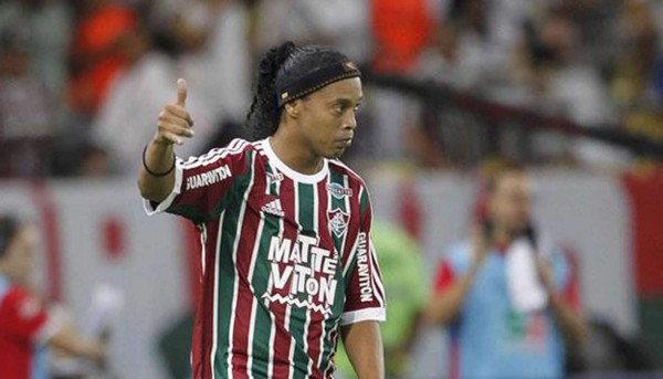 Video: El fabuloso túnel de Ronaldinho en Brasil