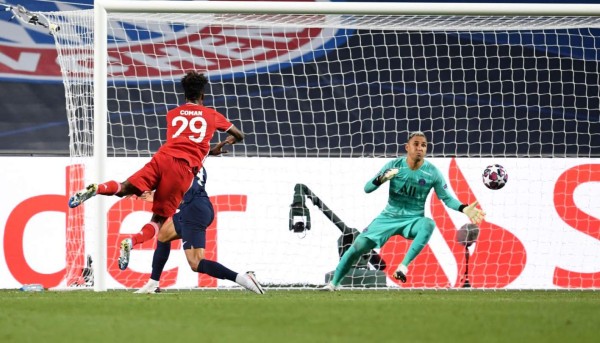 Kingsley Coman anota el 1-0 del Bayern Múnich ante PSG en la final de Champions League
