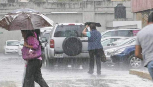 Pronostican en Honduras lluvias con actividad eléctrica