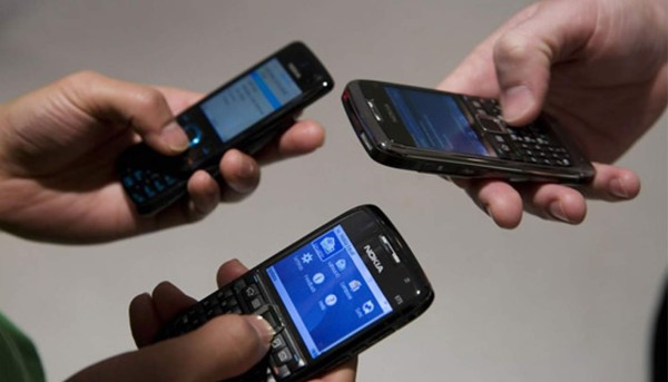 Tecnología móvil desplaza a los café internet