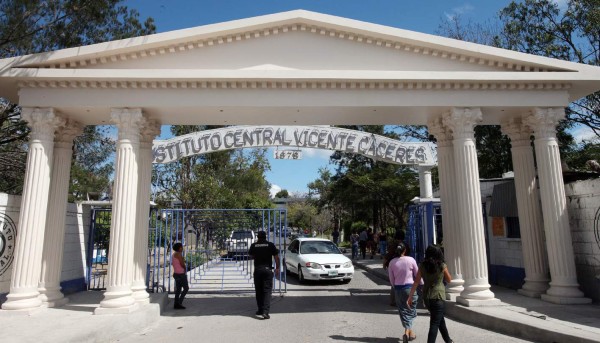 Validarán los títulos a alumnos que estudiaron en colegios intervenidos