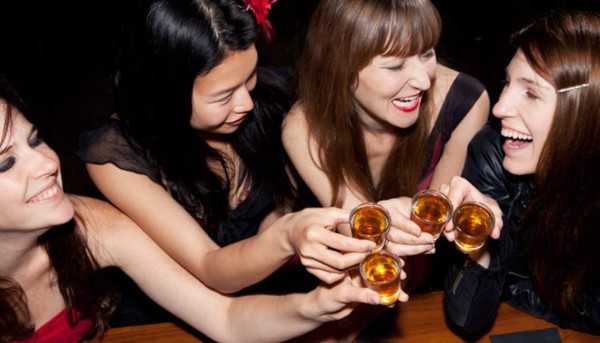 Se incrementa consumo de bebidas alcohólicas en las mujeres este año