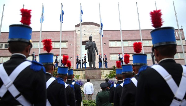 Presidente Hernández promete respeto a los poderes del Estado