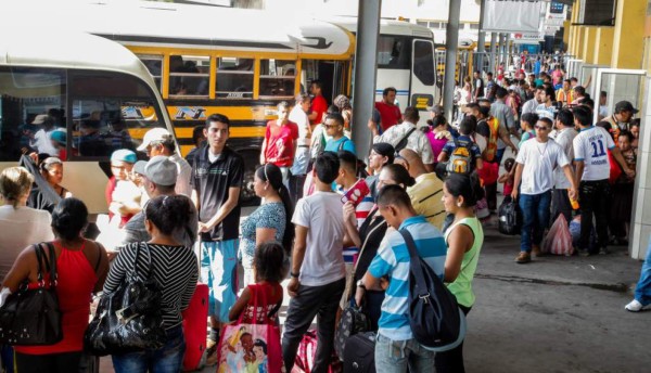 Comisionados ya preparan el pago con tarjetas en buses de Honduras  