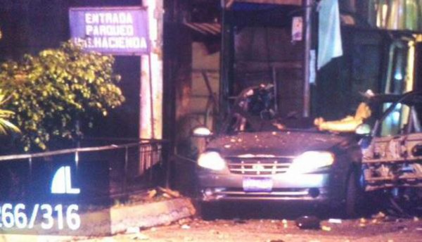 Carro bomba estalla cerca de ministerio en San Salvador