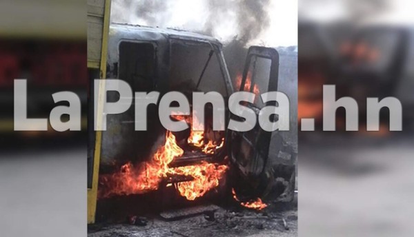Roban y queman dos camiones en el norte de Honduras