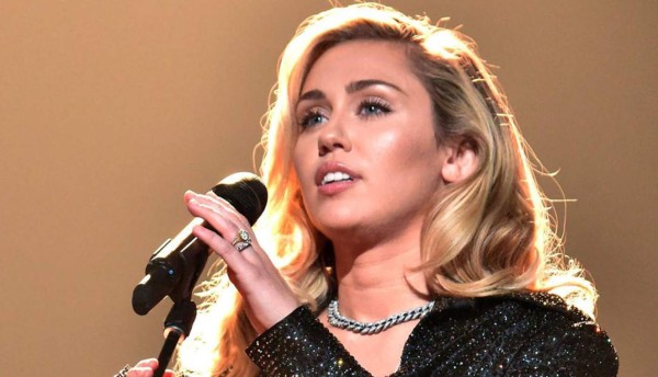 Miley Cyrus vuelve triunfante a la música