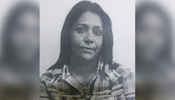 Mandan a reclusa a barrer afuera de la cárcel y regresa con supuesta droga