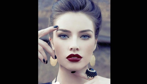 A lucir la cara lavada y los labios 'dark”