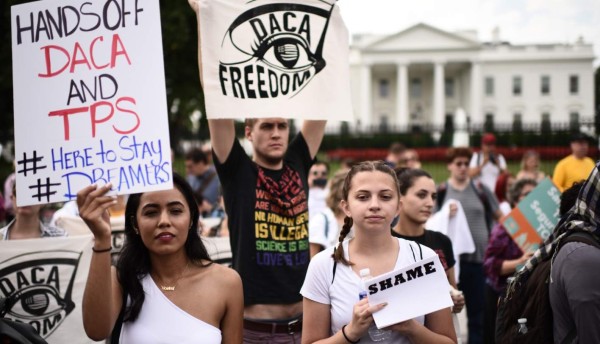 Demócratas buscan legalizar a 'dreamers” antes de Navidad