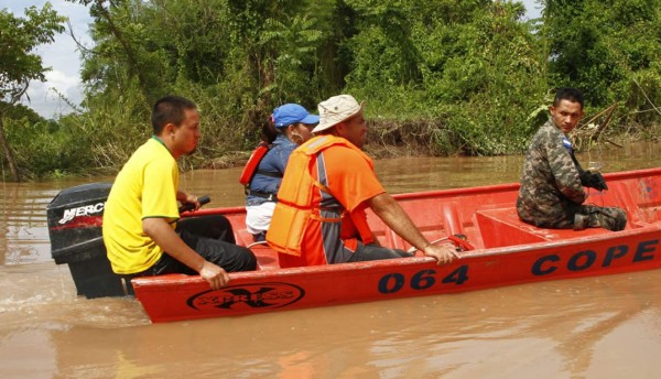 Lluvias dejan 2 muertos, más de 2 mil albergados y 5 mil incomunicados