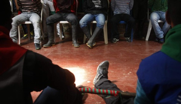 Cárcel y latigazos para guerrilleros que asesinaron a indígenas en Colombia