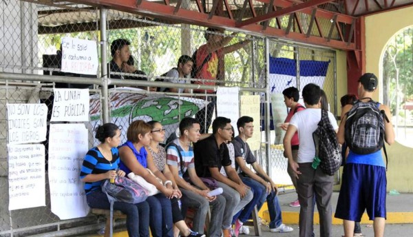 Suspenden por dos períodos a cinco estudiantes de la UNAH