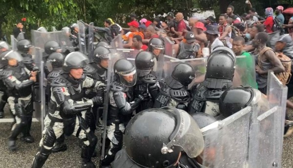 Nueva caravana de migrantes hondureños parte del sur de México rumbo a EEUU