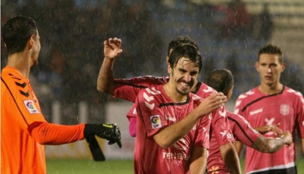 El Tenerife del 'Choco' Lozano vuelve al triunfo