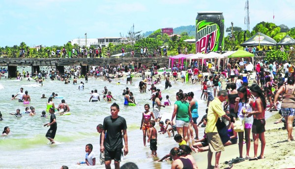 L200 millones de circulante dejaron turistas este verano en Honduras