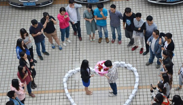 Compró 99 Iphones 6 para proponer matrimonio y lo rechazarón