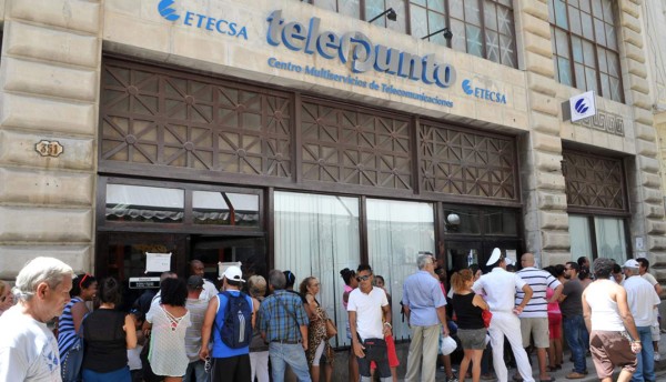 Los cubanos podrán contratar más de una línea de telefonía móvil
