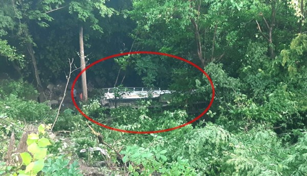 Once personas heridas tras caer bus en una hondonada en Choluteca