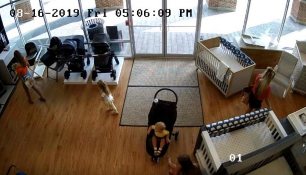 Video viral: Mujer roba coche en una tienda, pero deja olvidado a su hijo