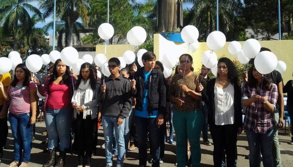 Universitarios hondureños piden justicia por estudiantes mexicanos