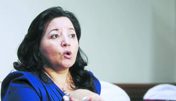 Suspenden sueldo a 3,600 empleados paracaidistas en Salud